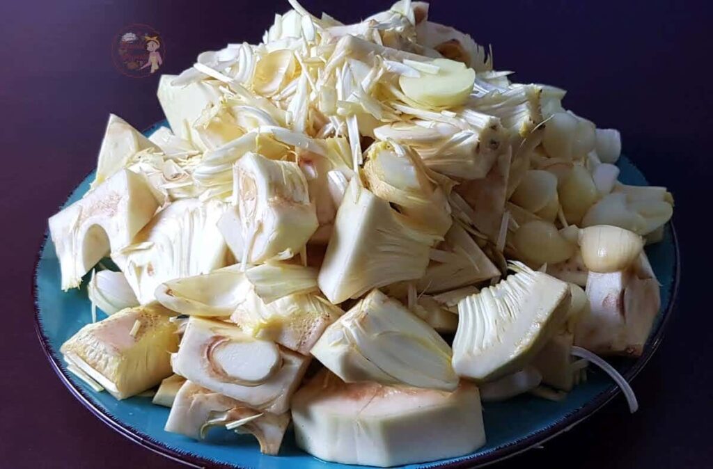 Cut raw Jackfruit-min