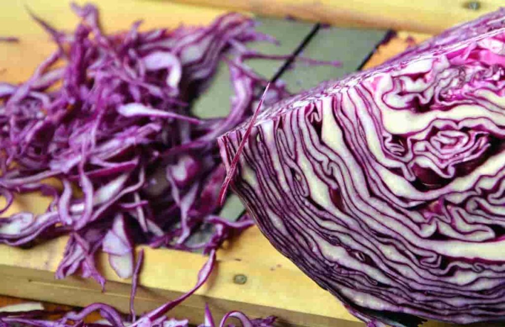 purple cabbage sliced-min